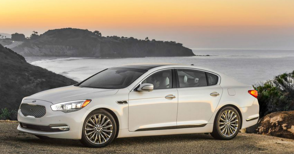 Kia K900: Being the Best Means Copying the Best