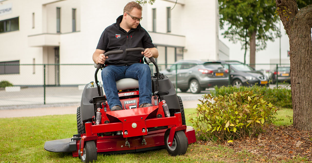 The Zero-Turn Ferris 400S Mower for You