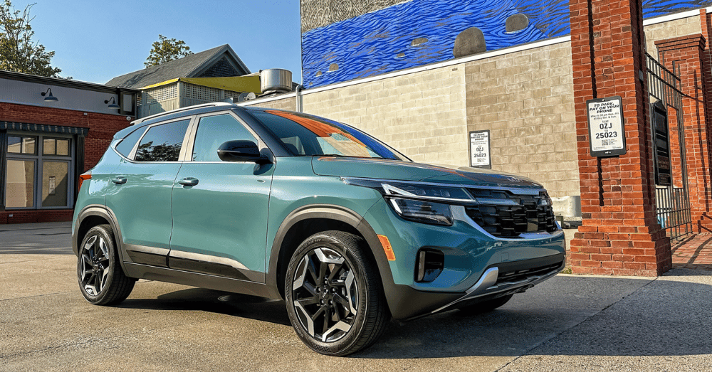 2024 Kia Seltos A Stylish and Sporty Small SUV - center image