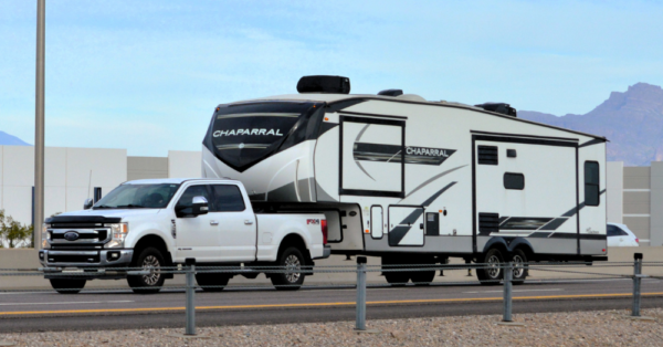 Your Complete Guide to Fifth Wheel and Gooseneck Towing for Heavy Hauling